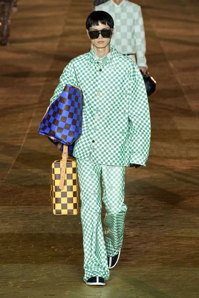 Look 43
